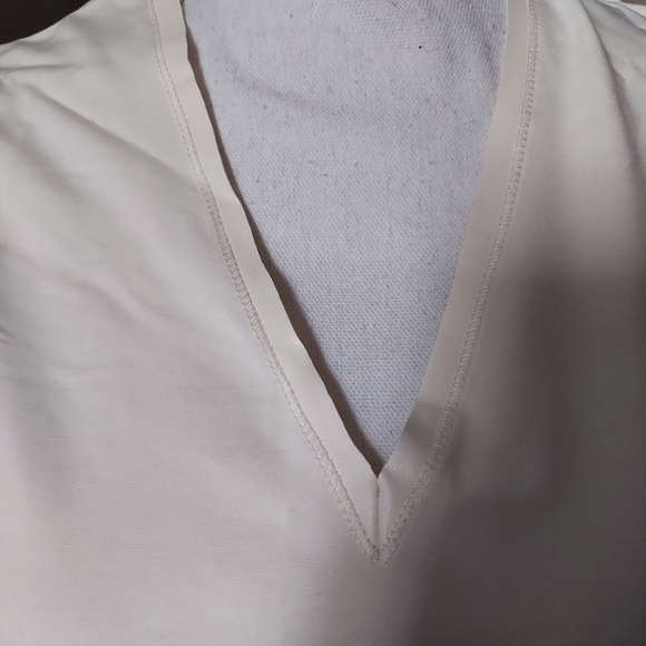 Ladies sleeveless leather edge stitching top - Picture 2 of 5